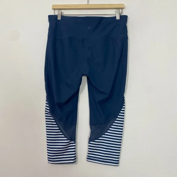 Xersion Women's Fitted Capri Legging Size Large Slate Blue & White Striped - Picture 5 of 7